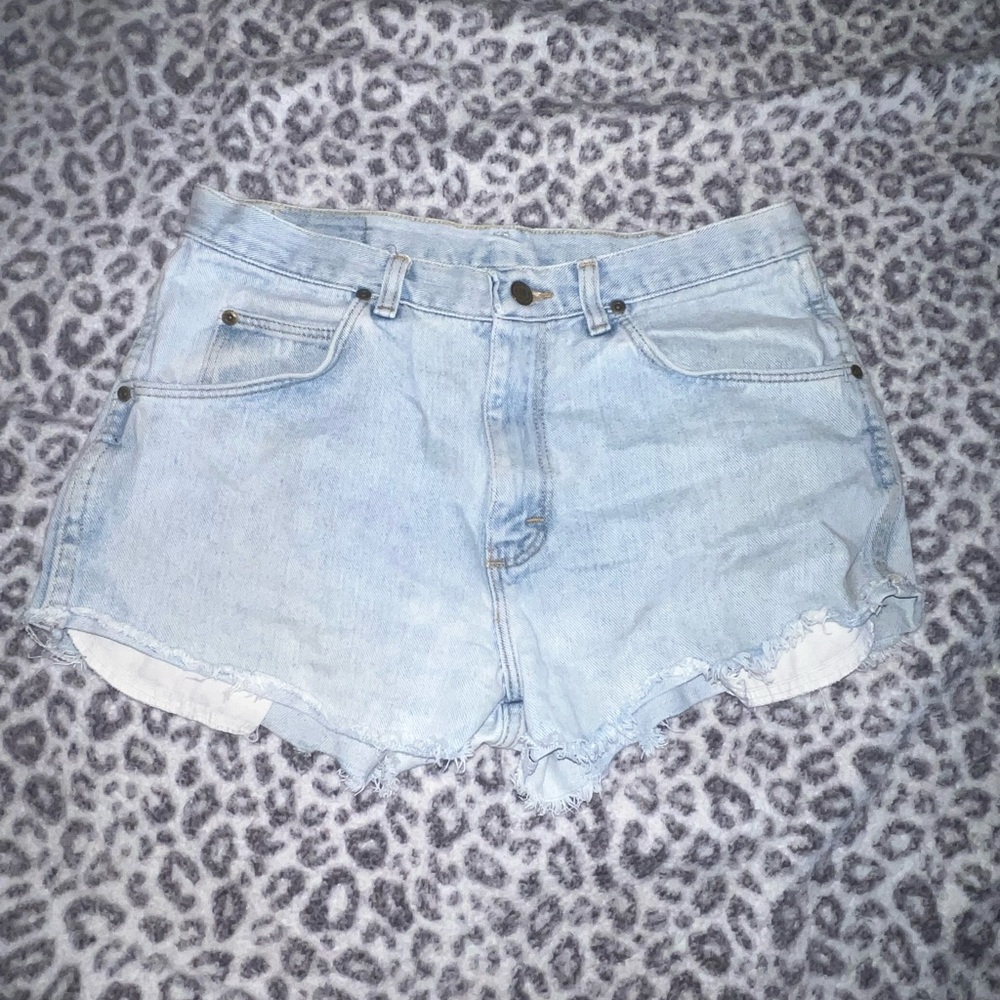 Light wash wrangler jean shorts - Picture 3 of 11